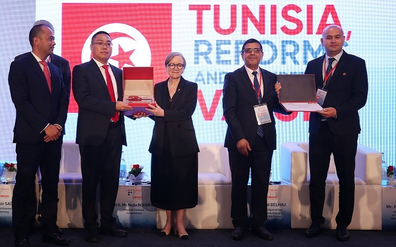 華為榮獲突尼斯共和國(guó)總理獎(jiǎng)?wù)?></div>
										<div   id=